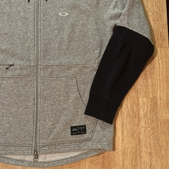 Oakley hoodie - Picture 2 of 9